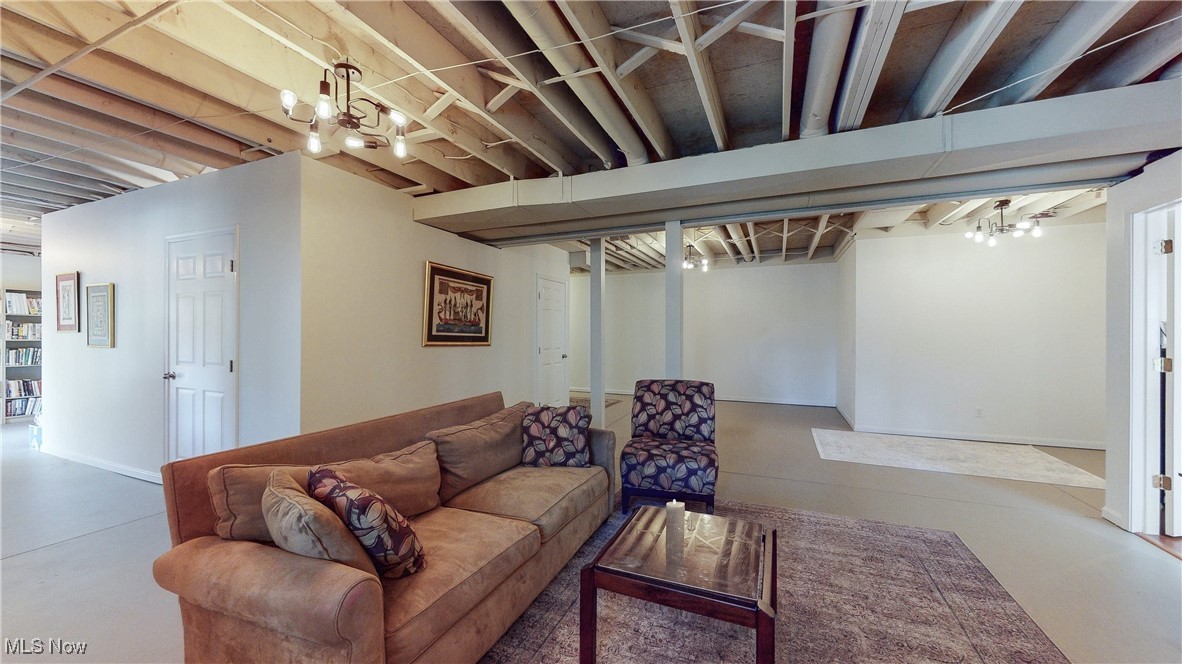 4710 Hilary Circle, Stow, Ohio image 31