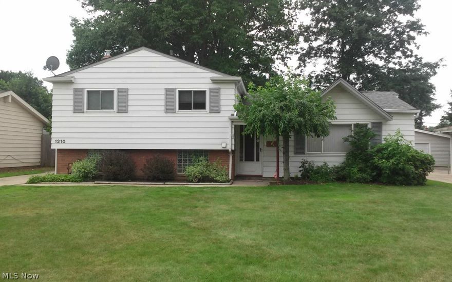 Well cared for one owner split. Updated kitchen with all appliances, walk out basement with glass block windows. Bedrooms have hardwood floors, 2 car detached garage, large laundry/utility room, home security system and Home Warranty. Close to shopping, freeways and schools. Mayfield City Inspection Complete.