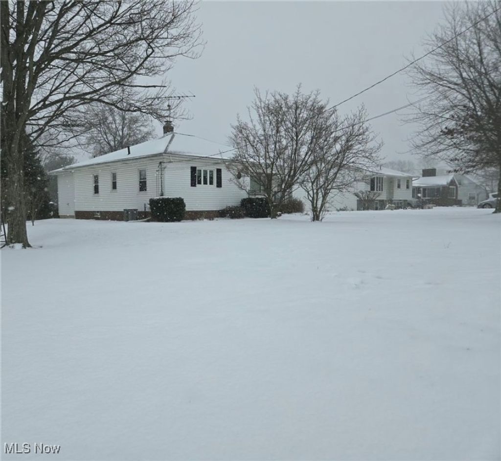 Photo of 6093 Elyria Avenue, Elyria, OH 44035 (MLS # 5177494)