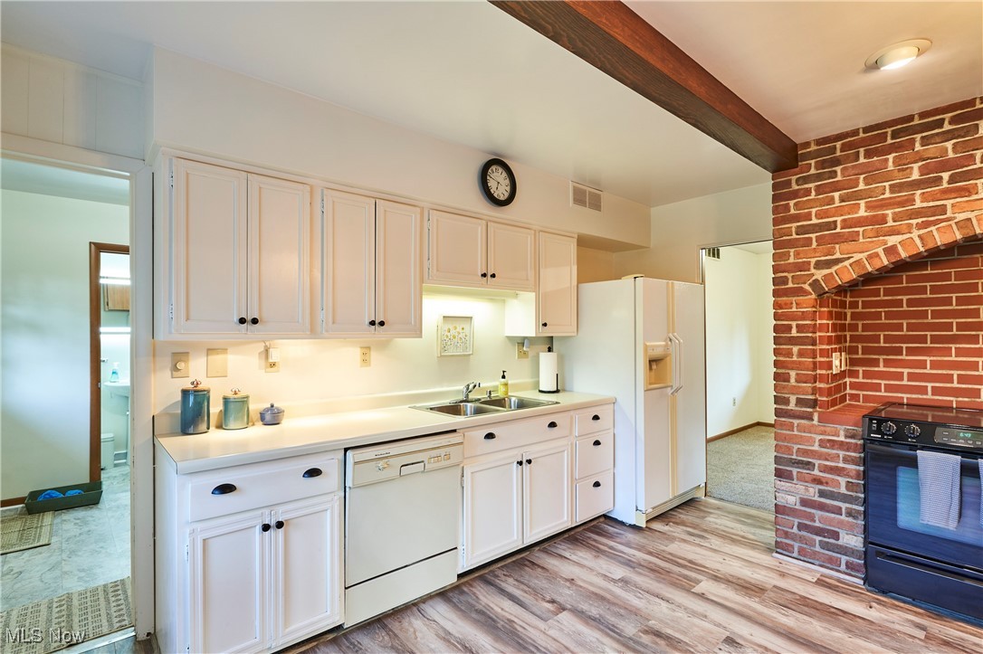 Saybrook, Ohio 44004, United States, 4 Bedrooms Bedrooms, ,4 BathroomsBathrooms,Residential,Active,215043