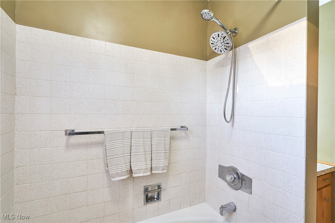 Saybrook, Ohio 44004, United States, 4 Bedrooms Bedrooms, ,4 BathroomsBathrooms,Residential,Active,215043