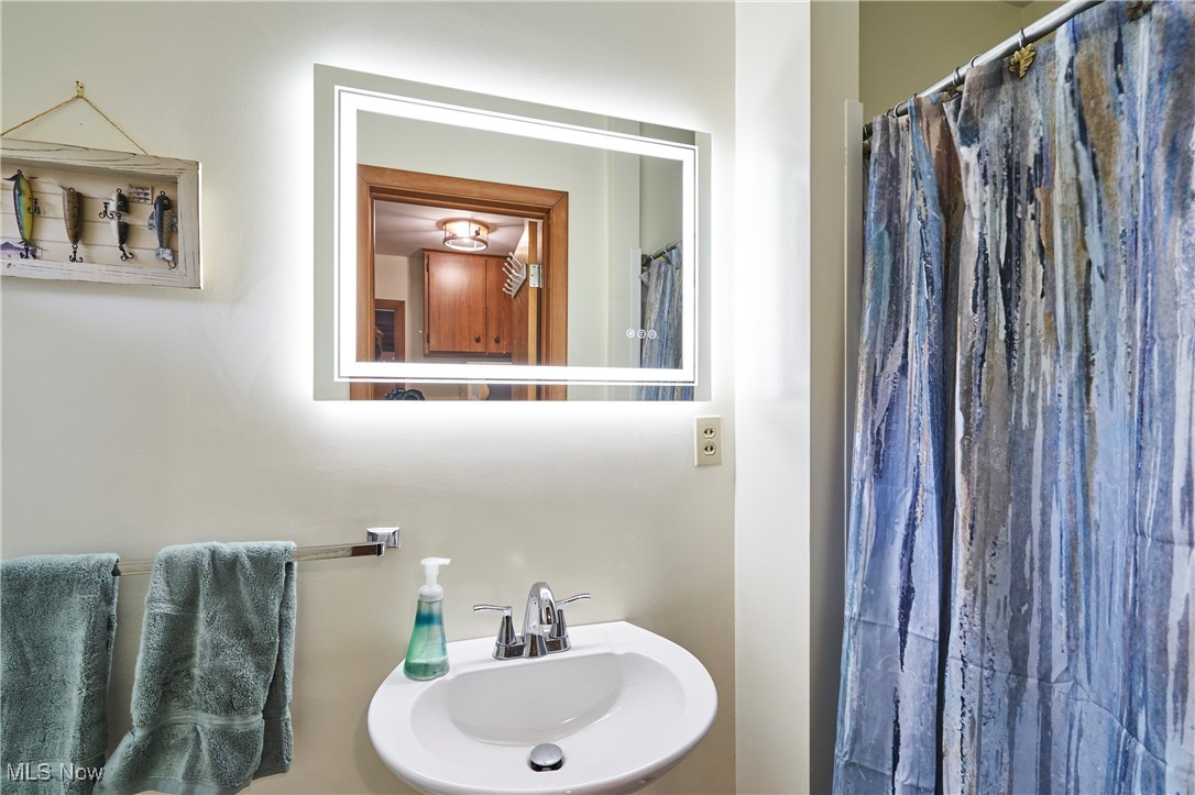 Saybrook, Ohio 44004, United States, 4 Bedrooms Bedrooms, ,4 BathroomsBathrooms,Residential,Active,215043