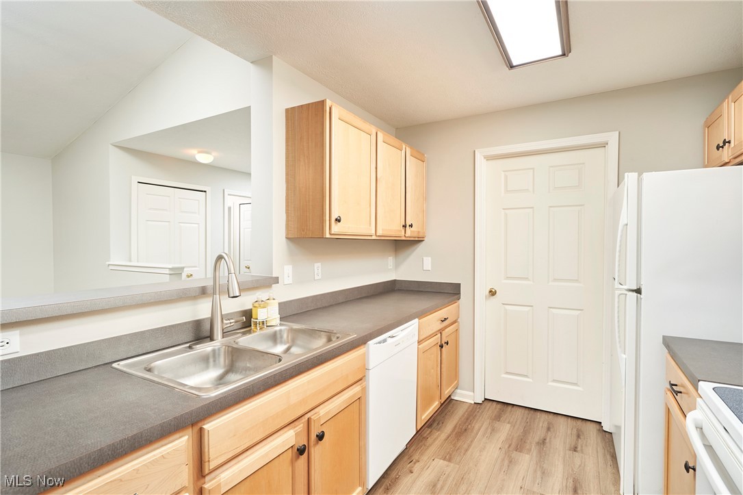 Lenox Village Condo Ph 02 - Residential