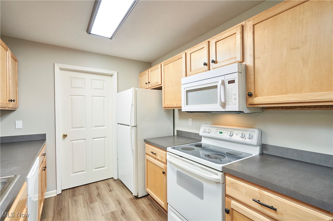 Lenox Village Condo Ph 02 - Residential