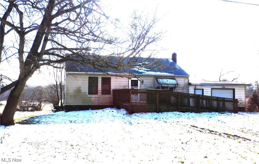Photo of 352 S Ridge Road E, Conneaut, OH 44030 (MLS # 5182783)