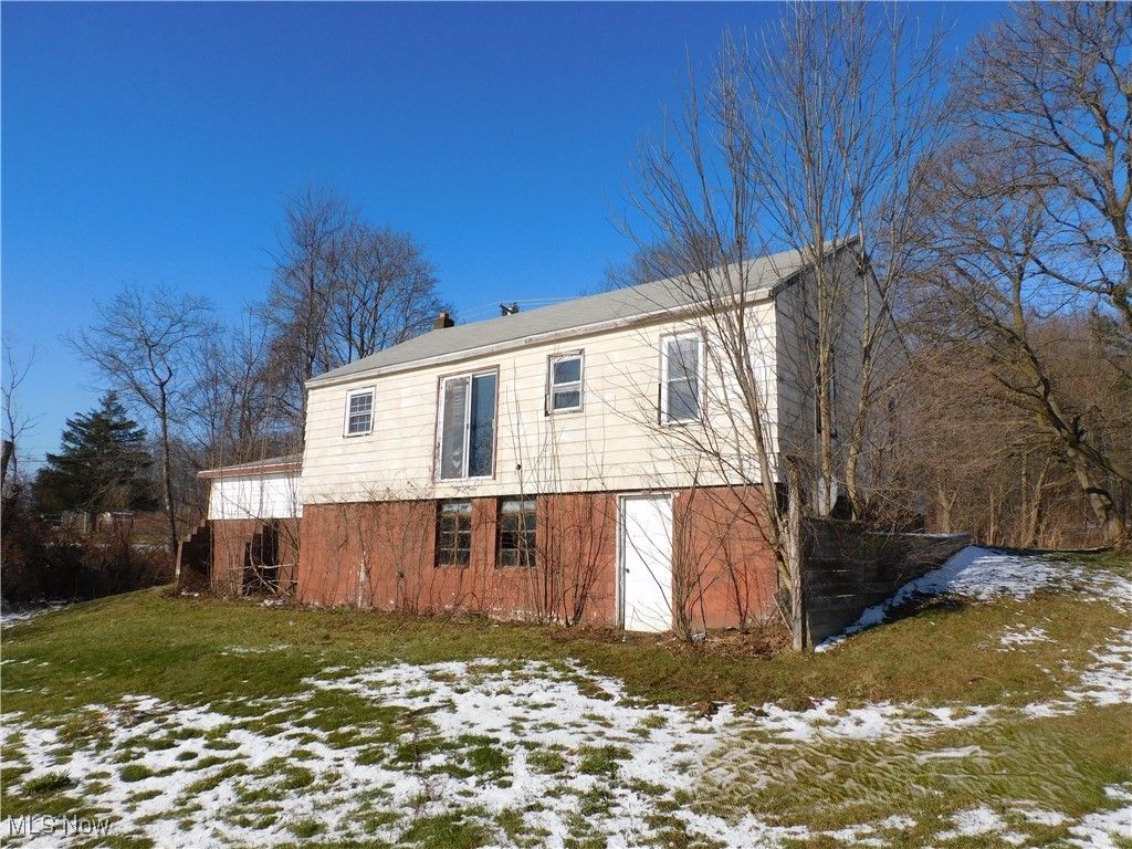 Photo of 352 S Ridge Road E, Conneaut, OH 44030 (MLS # 5182783)