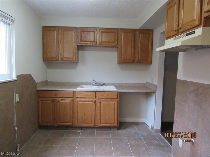 Investment Opportunity - Vacant, lease comps 1100-1150/month. Needs some minor work and TLC