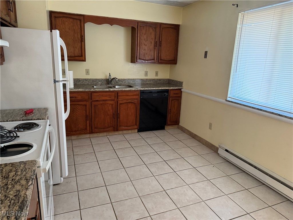 Photo of 3695 Indian Run Dr #8, Canfield, OH 44406 (MLS # 5174522)