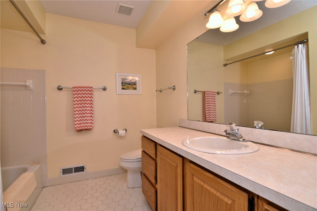 34700 Ada Drive, Solon, Ohio image 24