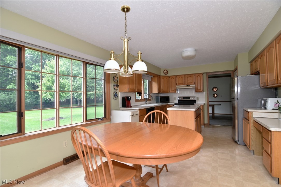34700 Ada Drive, Solon, Ohio image 12