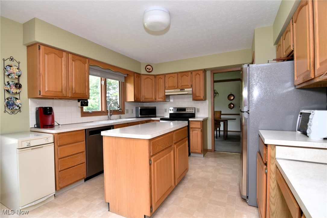 34700 Ada Drive, Solon, Ohio image 11