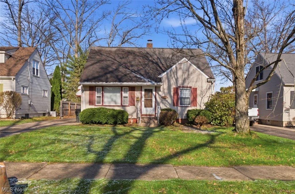 Photo of 1350 Eastland Avenue SE, Warren, OH 44484 (MLS # 5198931)