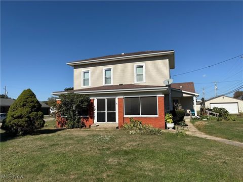Homes For Sale - 621 Newport Avenue<br/> Uhrichsville, OH 44683
