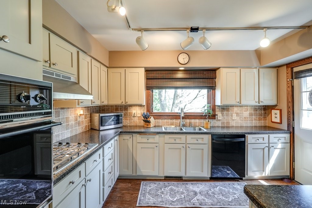 3815 Hile Road, Stow, Ohio image 12