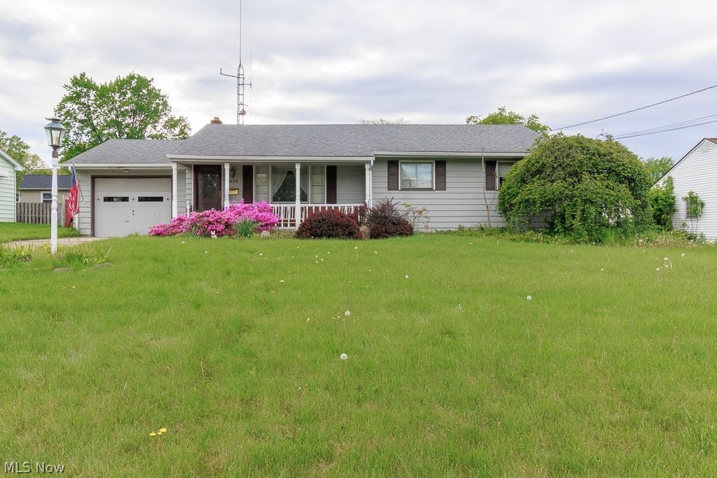 Photo of 1014 Kirwan Drive, Youngstown, OH 44515 (MLS # 5208126)