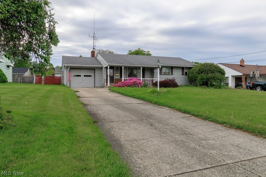 Photo of 1014 Kirwan Drive, Youngstown, OH 44515 (MLS # 5208126)