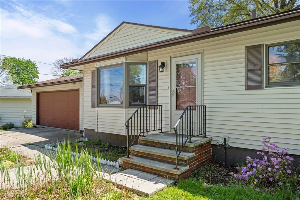 Photo of 1625 Andrea Drive, Brunswick, OH 44212 (MLS # 5210136)