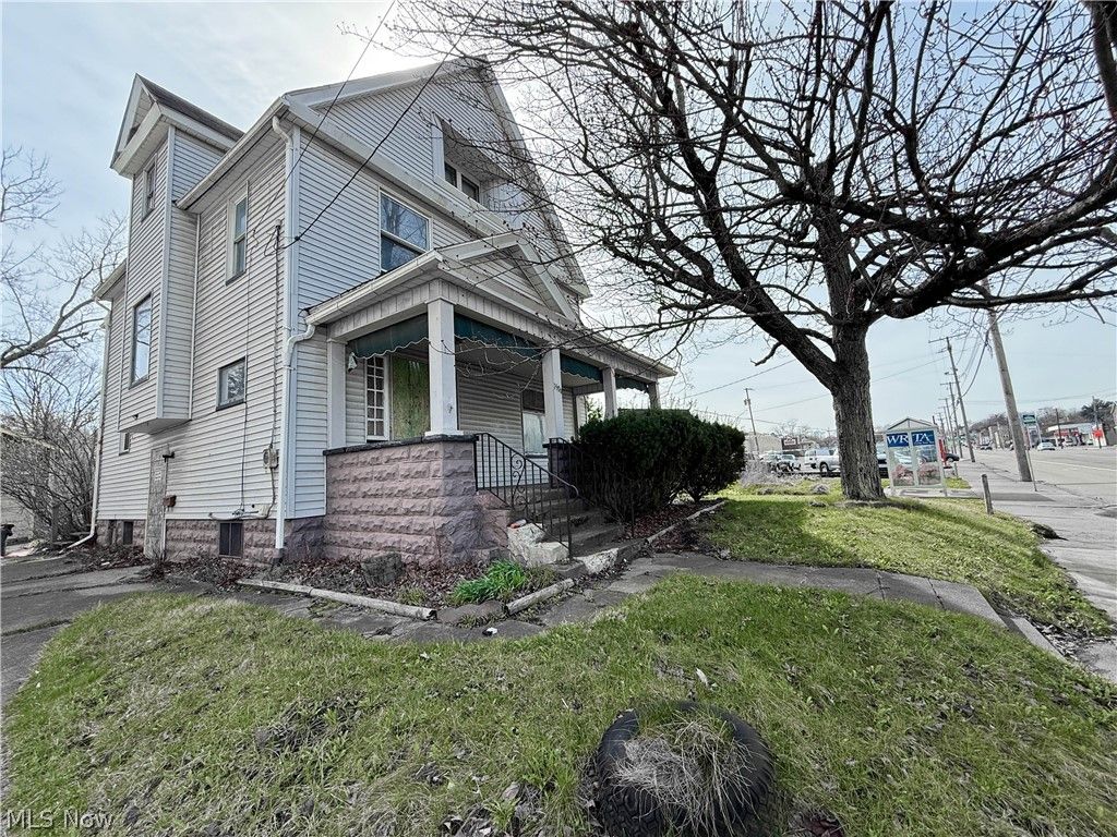 Photo of 1509 Mahoning Avenue, Youngstown, OH 44509 (MLS # 5196605)