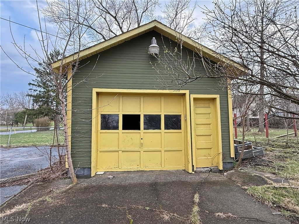 Photo of 1509 Mahoning Avenue, Youngstown, OH 44509 (MLS # 5196605)