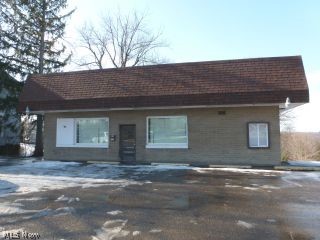 Great business opportunity in a nice commercial area. Located on the busy road of St Rt 800. The property has a kitchen and one bathroom.
