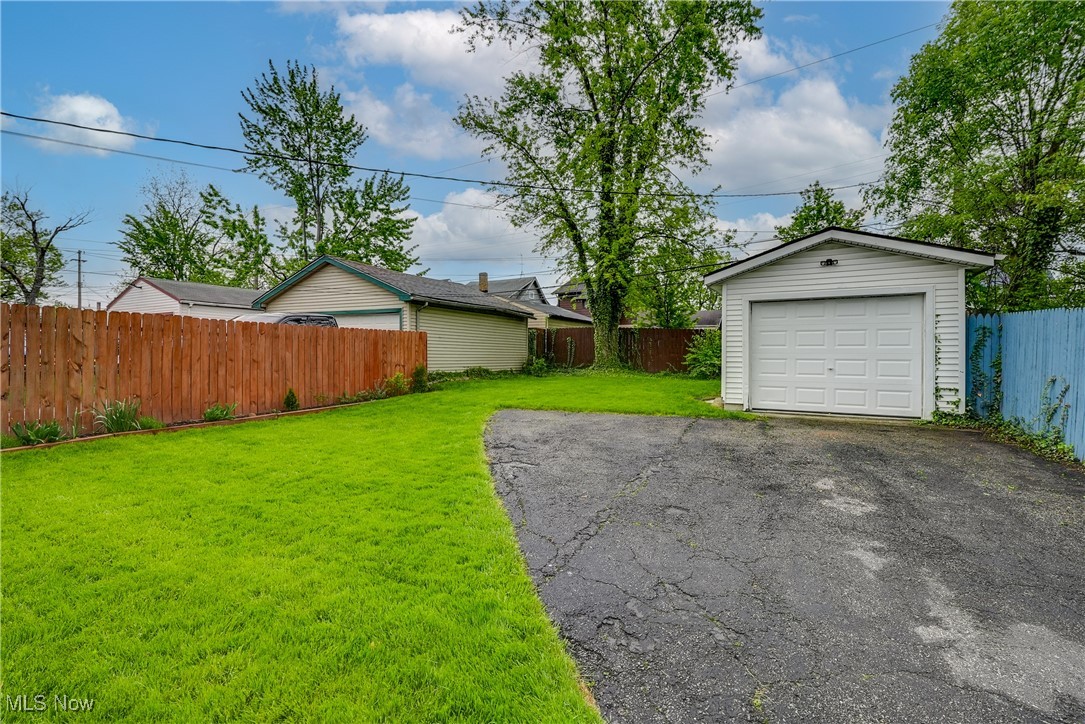 13400 Thornhurst Avenue, Garfield Heights, Ohio image 33