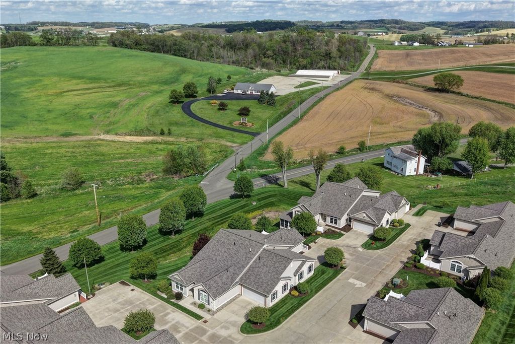 Photo of 181 Heritage Crossing XING SE, Sugarcreek, OH 44681 (MLS # 5205212)