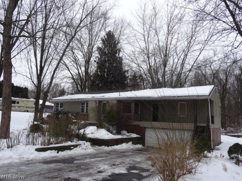 Investor special in Springfield Township! Raised ranch with 2 car att garage, large lot, and spacious floor plan. Needs TLC!