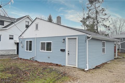 Photo of 130 Traymore Boulevard, Eastlake, OH 44095 (MLS # 5179442)