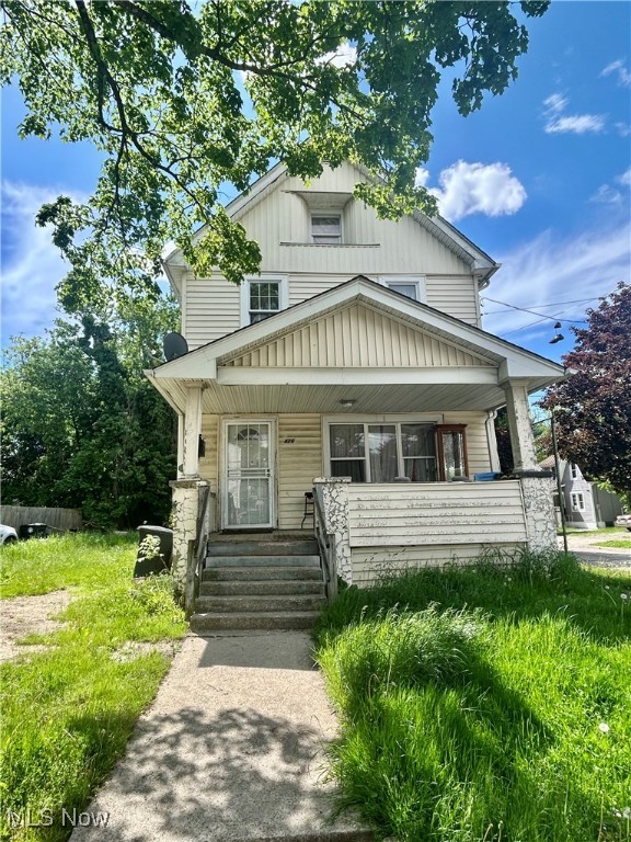 Attention investors! This 3 bedroom, 1.5 bath home is ready for a make over. Nice size rooms with a first floor bathroom.
