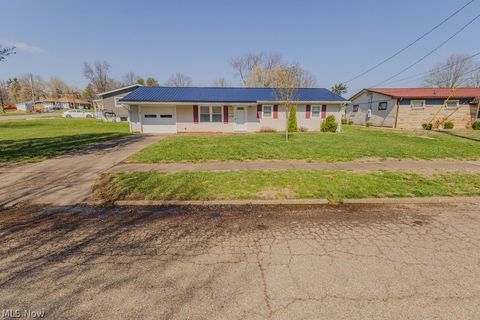 Homes For Sale - 143 Riverview Drive<br/> Marietta, OH 45750