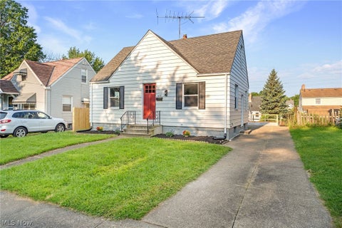 Homes For Sale - 1632 Redwood Avenue<br/> Akron, OH 44301