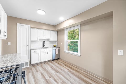 Tiny photo for 1632 Redwood Avenue, Akron, OH 44301 (MLS # 5240021)