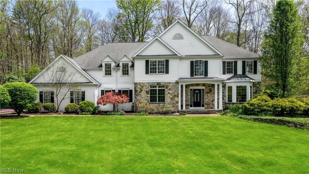 Photo of 875 Cascades Drive, Aurora, OH 44202 (MLS # 5205750)