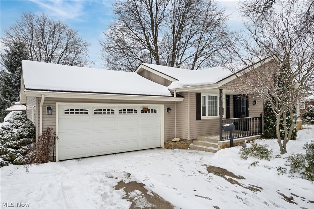 Photo of 236 Knollwood Drive, Wadsworth, OH 44281 (MLS # 5185396)