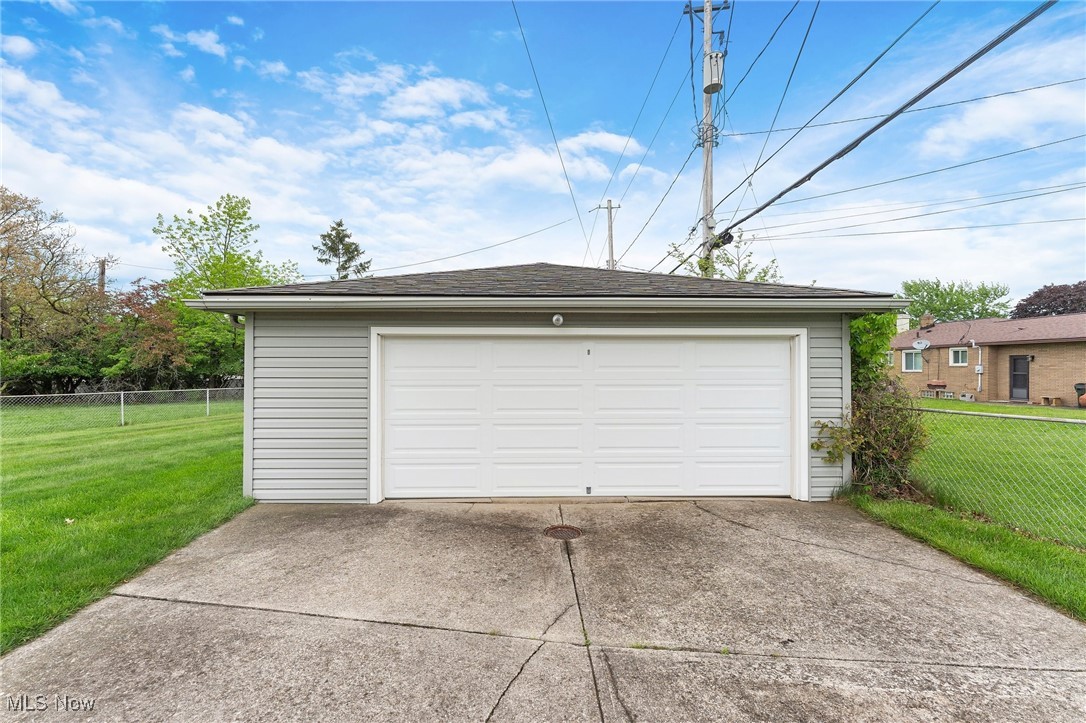 8912 Harrow Drive, Parma, Ohio image 25