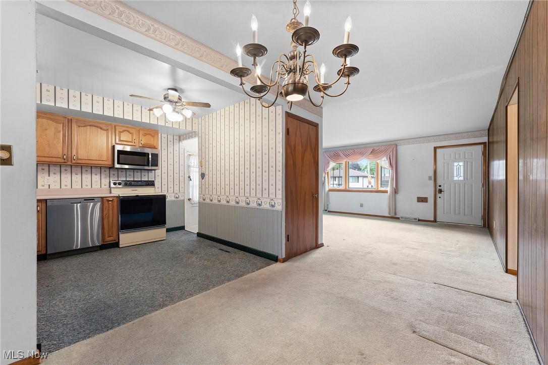 8912 Harrow Drive, Parma, Ohio image 7