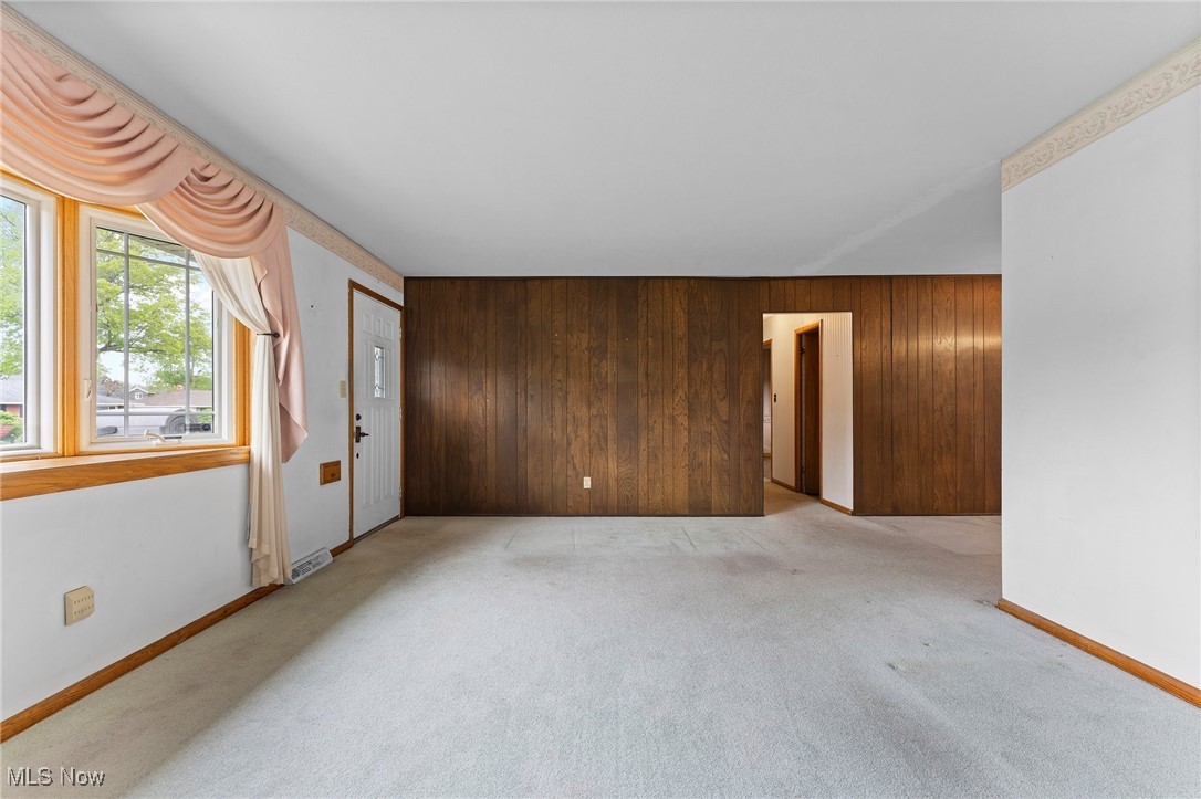 8912 Harrow Drive, Parma, Ohio image 4