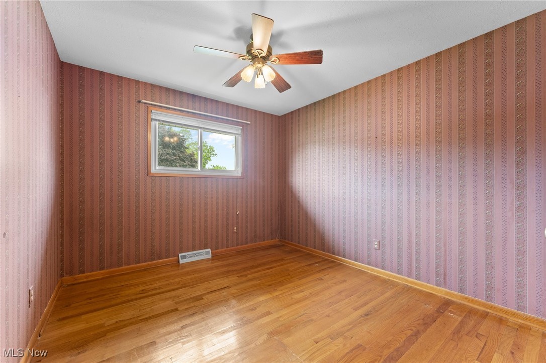8912 Harrow Drive, Parma, Ohio image 15