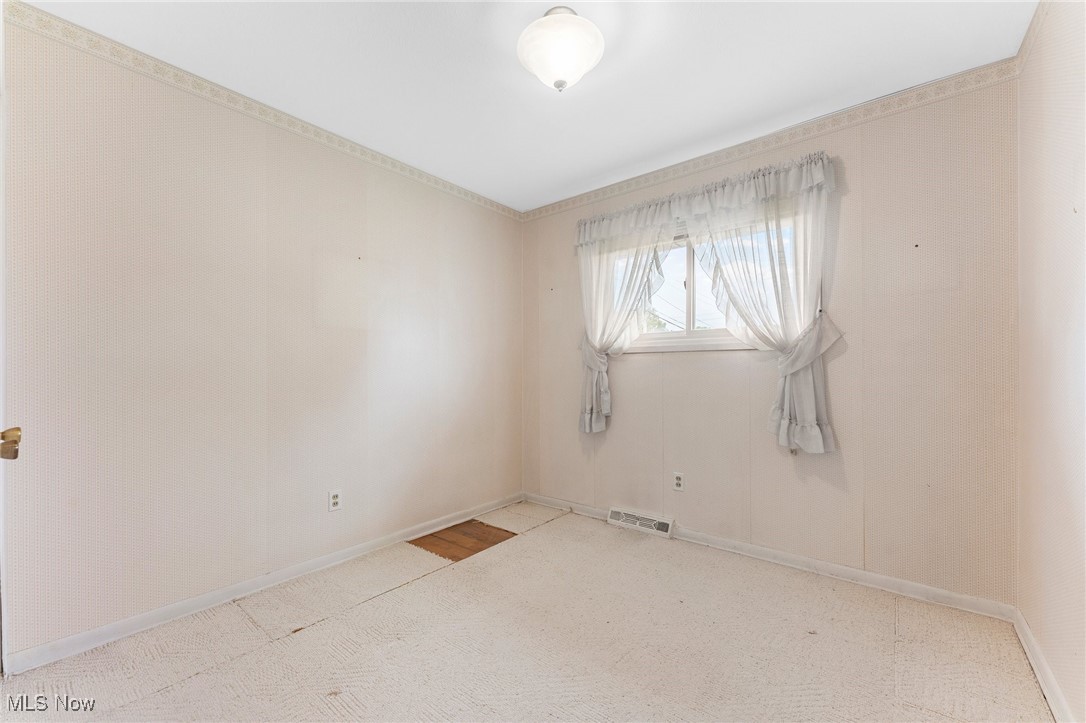 8912 Harrow Drive, Parma, Ohio image 17