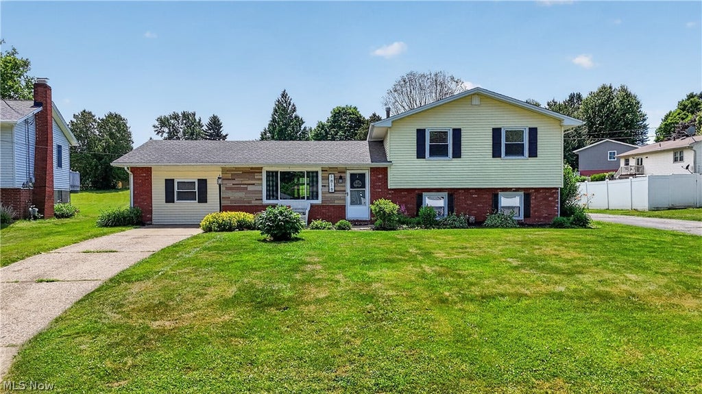 Photo of 1818 Kenwood Drive, Orrville, OH 44667 (MLS # 5218671)