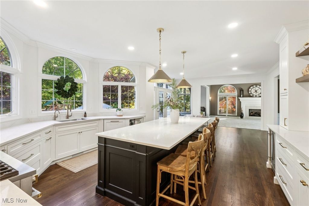 Photo of 6167 Burr Oak Way, Hudson, OH 44236 (MLS # 5167899)