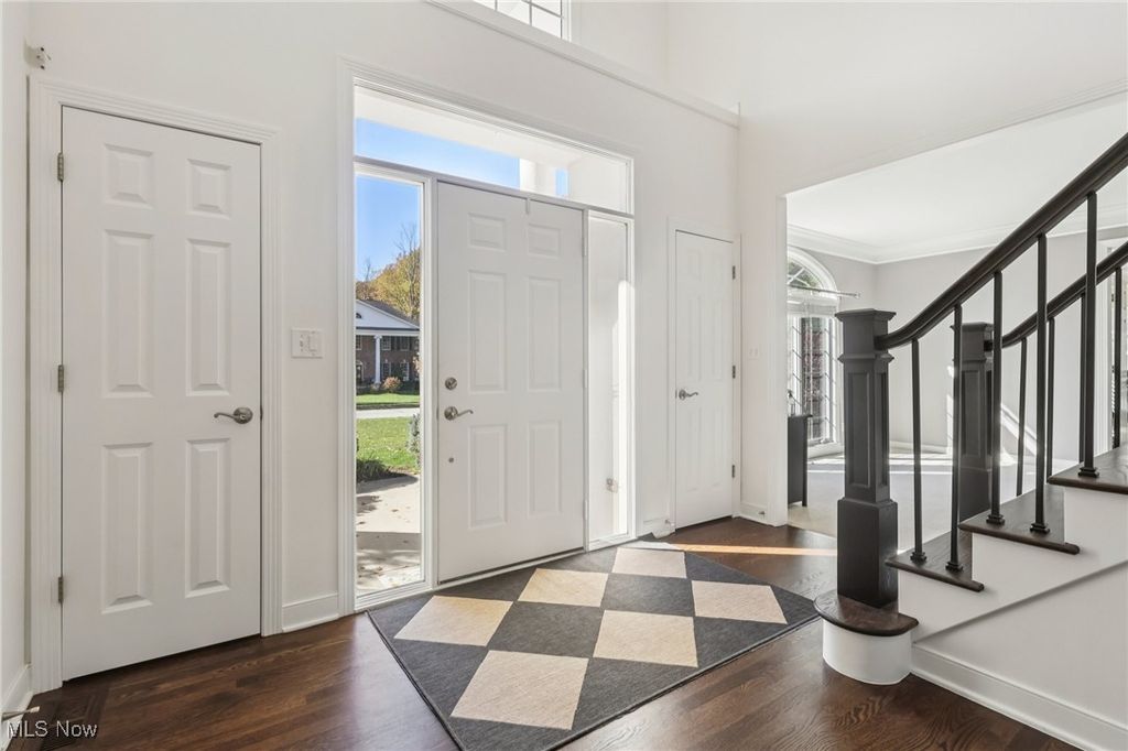 Photo of 6167 Burr Oak Way, Hudson, OH 44236 (MLS # 5167899)