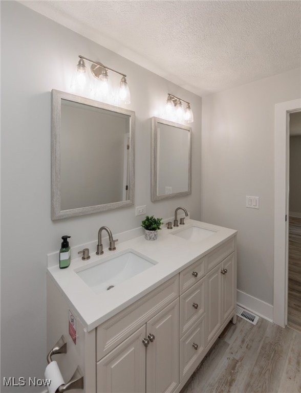 Richfield, Ohio 44286, United States, 3 Bedrooms Bedrooms, ,3 BathroomsBathrooms,Residential,Active,190038