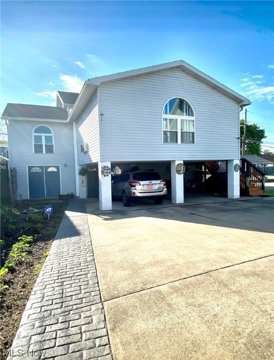 Nice 4 br 2 bath home in Vienna.  Home has been nicely maintained and is in move in condition.  The kitchen has newer stainless steel appliances. Some of the rooms are flex space and can be used many ways.  Home has approximately 1900 square feet. There is an abundance of storage space.   Covered parking and alley access.  Laundry, one bedroom and bathroom are on the ground level floor. 

 The business building that sits on Grand Central is currently used for storage and is about 800 square feet. Utilities are separate on both buildings.  This sits in a desirable high traffic count area of Grand Central Ave.  Rent one or both units out for income.  The possibilities are endless with this property.  Call us to see this property today.