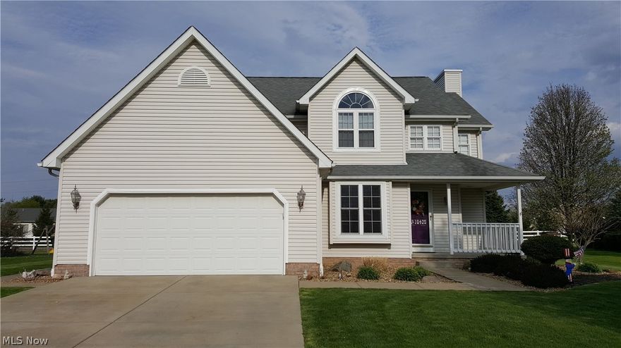 FEEL LIKE YOU ARE ACTUALLY INSIDE THIS HOME! WALK THRU MY 3D VIRTUAL TOUR AT http://bit.ly/1Tal7YY  Beautiful 2 Story home with 3 bedrooms 2 1/2 baths! Features open foyer w/plant shelves, oak kitchen, family room with gas fireplace, formal dining room with crown molding and chair rail, first floor laundry, 6 panel doors, ceramic tile, tray ceiling in Master w/ walk in closet, large soaking tub, separate shower and double vanity.  Vaulted ceiling in 2nd BR.  Finished rec room in basement with wet bar. Improvements include new hot water tank, lift master garage opener, carpet throughout main and second floor, lifetime warranty window in front bedroom, DeckOver finishing on deck, and shower, sink and sump in basement. Springfield Schools!