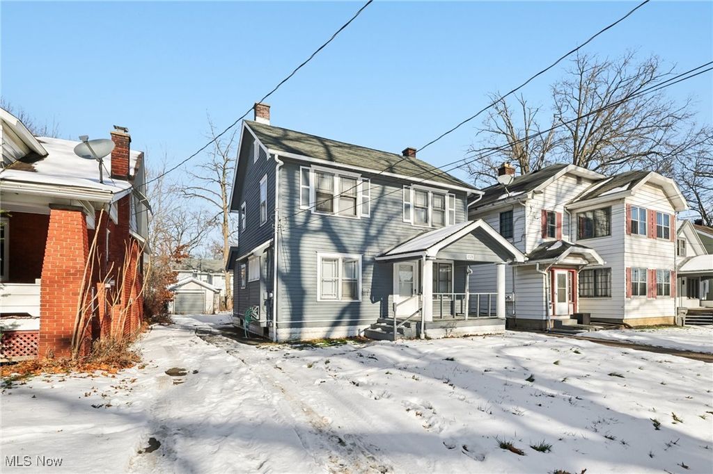 Photo of 334 Mistletoe Avenue, Youngstown, OH 44511 (MLS # 5177453)