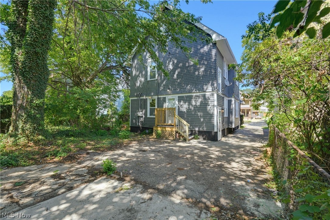 658 E 92nd Street