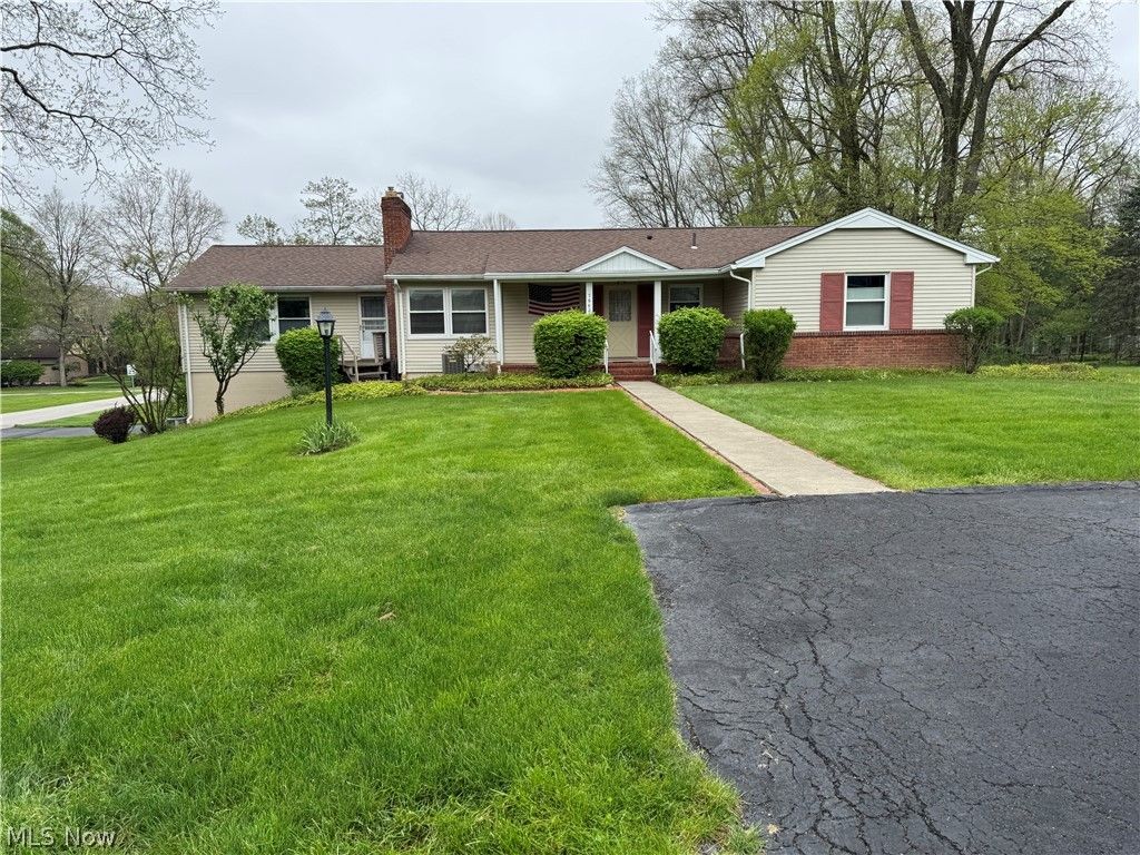 Photo of 7662 Elmland Avenue, Poland, OH 44514 (MLS # 5204525)