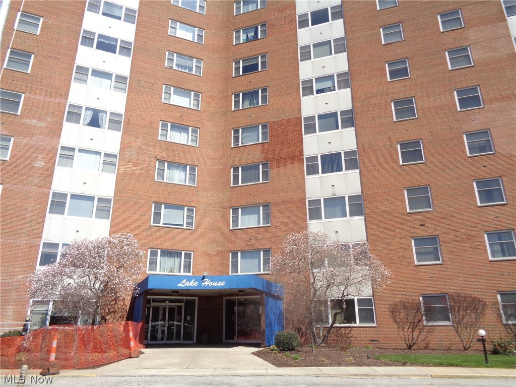 Lake House - Residential