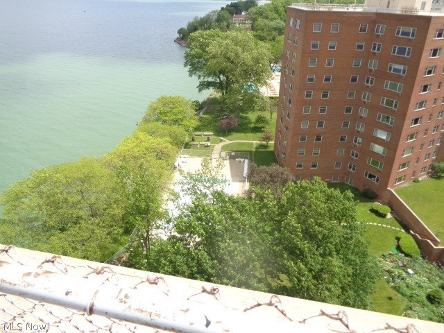 Lake House - Residential